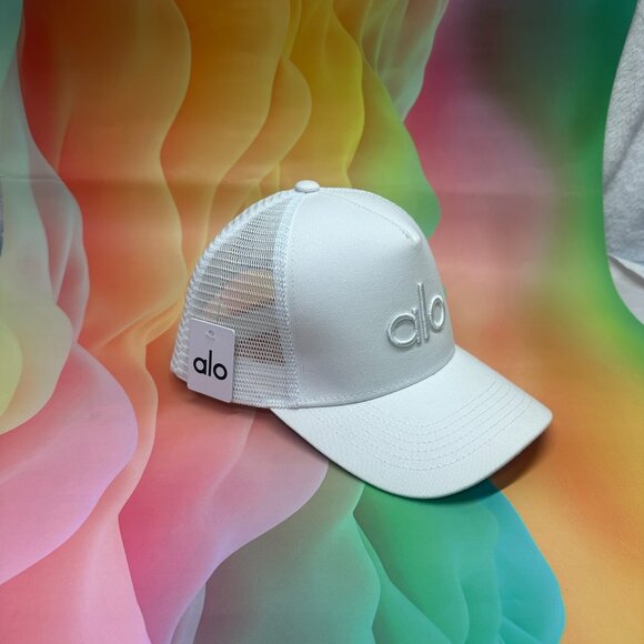 ALO Yoga Accessories - NWT Breathable Alo Yoga Trucker Hat